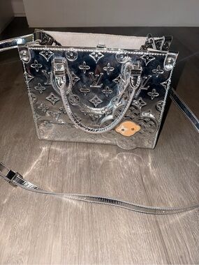 Louis Vuitton Silver Monogram Miroir Onthego PM bag Ski Collection Bag Charm